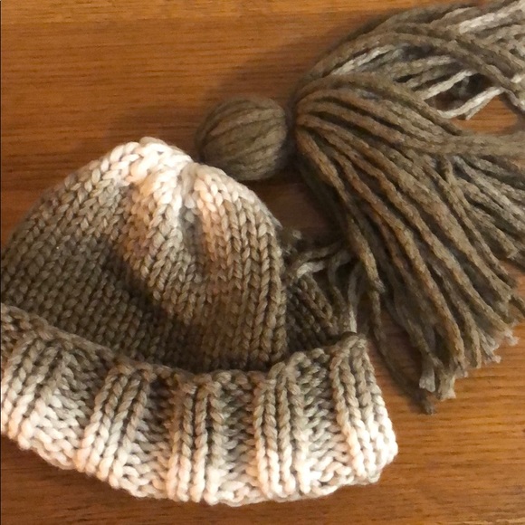 Bulky Ski Hat With Long Tail - Picture 3 of 4